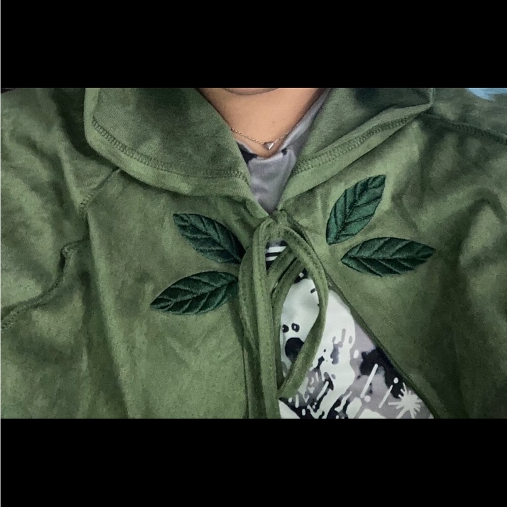 Green Hooded Cape - Picture 8 of 8